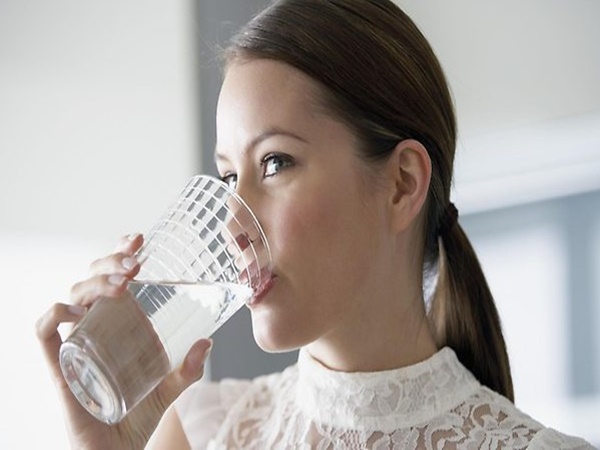 Zašto vodu ne biste smjeli piti tijekom jela?