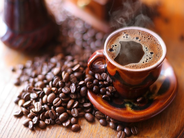 Naučnici tvrde da kafa usporava proces starenja i sagorijeva masti