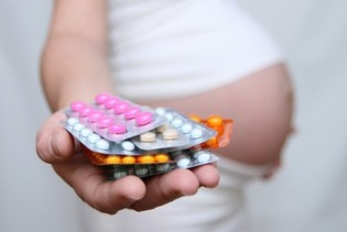 Prehlađene trudnice smiju piti sirupe, pastile i paracetamol