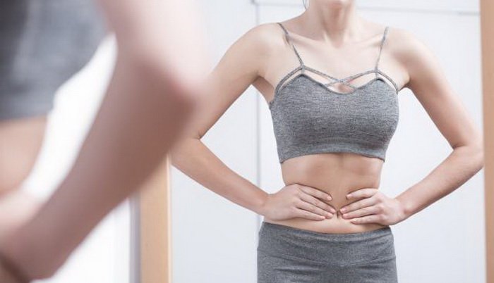 Ravan stomak bez vježbanja: Ispravite držanje i konzumirajte dovoljno tečnosti