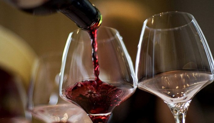 Vino je najbolji lijek za upaljeno grlo, groznicu, kašalj i začepljen nos