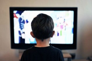 Koliko je dozvoljeno da mališani gledaju TV ili igraju igrice