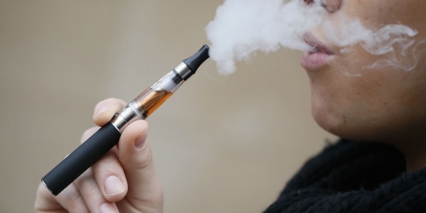 Elektronske cigarete: Mladi Amerikanci obolijevaju od misteriozne bolesti