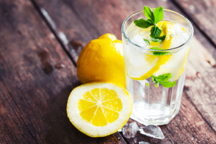 Voda s limunom i maline regulišu hormone