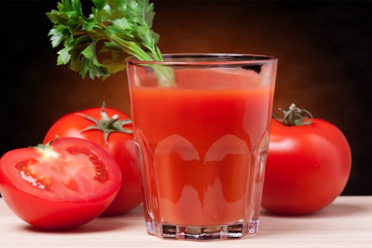 Zašto trebate piti sok od paradajza?