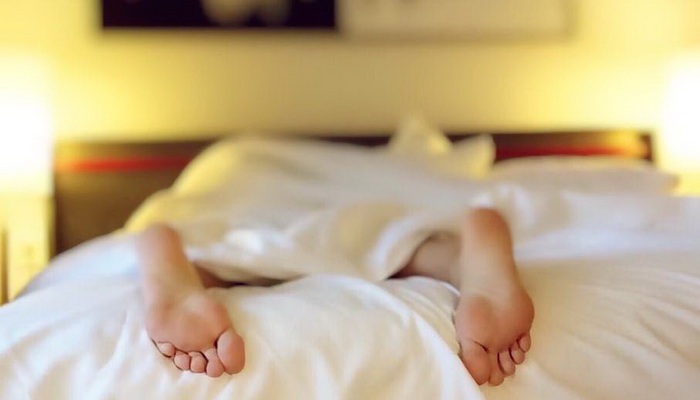 Stručnjaci objašnjavaju: Evo zašto biste trebali prestati sa spavanjem na trbuhu