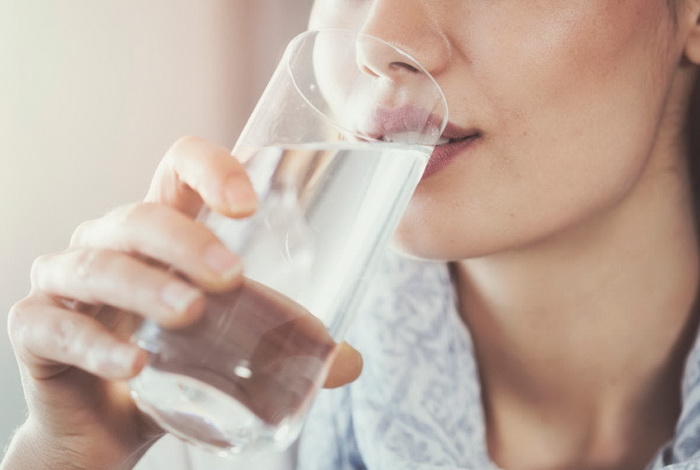 Osam čaša vode dnevno će vam pomoći da izgubite višak kilograma