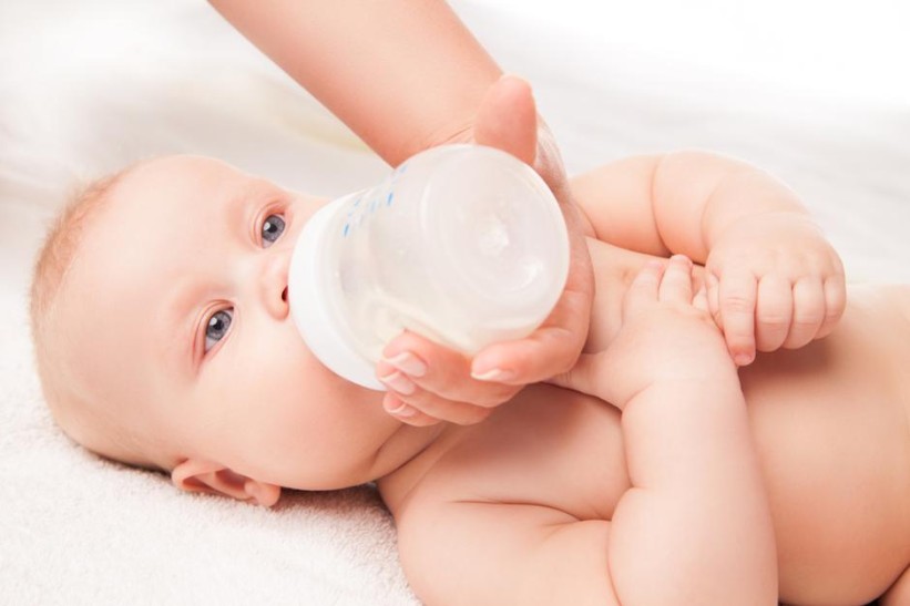 Bebe svakog dana progutaju milione čestica mikroplastike