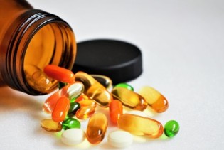 Sami ste sebi ‘prepisali’ vitamine da se spasite od covida? Oprezno!