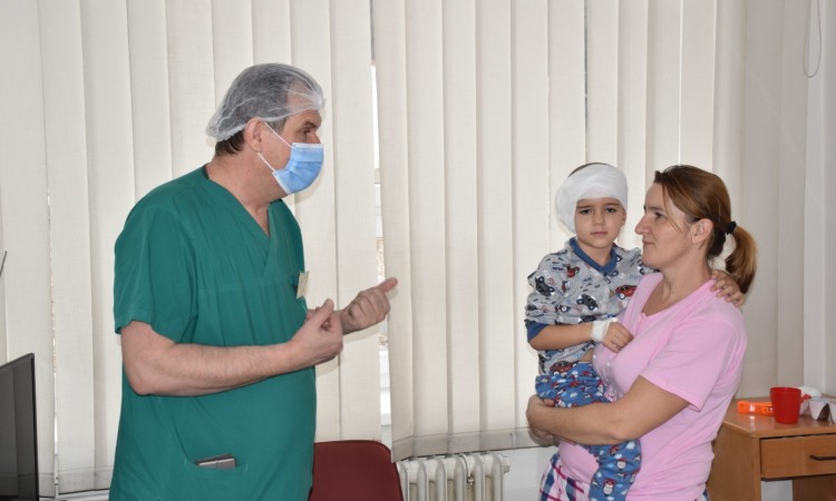 Na UKC Tuzla urađena još jedna kohlearna implantacija u vrijeme pandemije