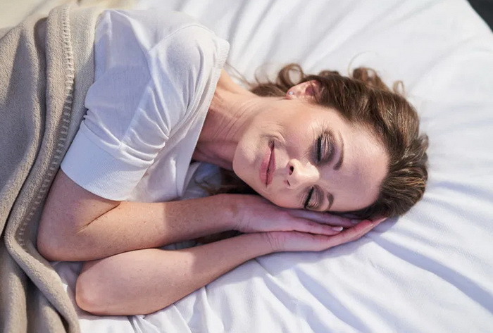 Četiri razloga zbog kojih je dobro da spavate bez jastuka