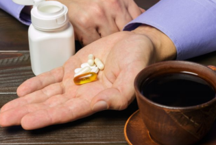 Farmaceuti ukazali na lijekove koje ne bi trebalo uzimati uz jutarnju kafu