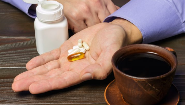Farmaceuti ukazali na lijekove koje ne bi trebalo uzimati uz jutarnju kafu