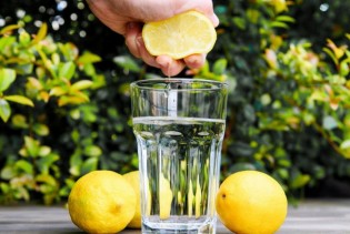 Zašto dan započeti sa vodom i limunom?