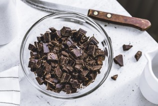 Na koje načine crna čokolada pomaže organizmu?
