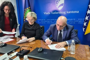 Adaptacija klinika: Predstavnici Vlade TK i UKC-a Tuzla potpisali ugovore vrijedne 934.000 KM