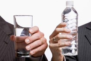 Da li je zdravija flaširana voda ili ona iz česme?