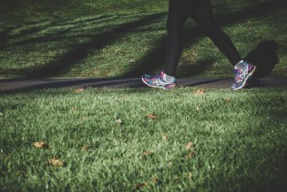 Hodanje unazad  može unaprijediti zdravlje mozga