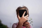 Mnogi roditelji umiruju dijete mobitelom, ali to nije rješenje
