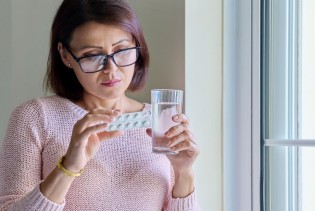 Hormonska terapija za menopauzu: Sigurnost, prednosti i rizici