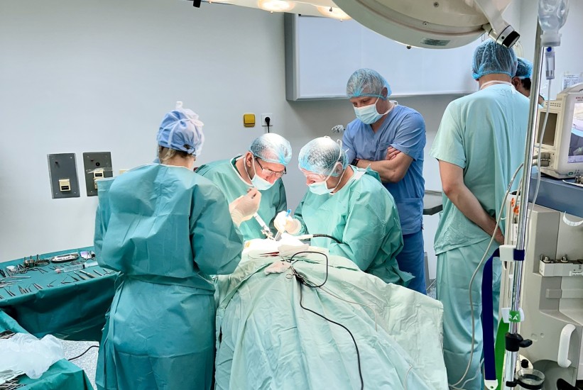ASA bolnica: Uspješna ugradnja kohlearnih implanta u KCUS i UKC Tuzla