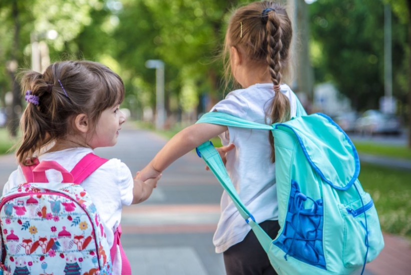 Kako izabrati pravi ruksak za školu, a da ne ugrozite zdravlje djeteta