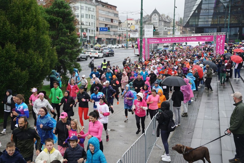 Više od 550 heroina, žena operisanih od raka dojke, predvodilo 'Race for the Cure'