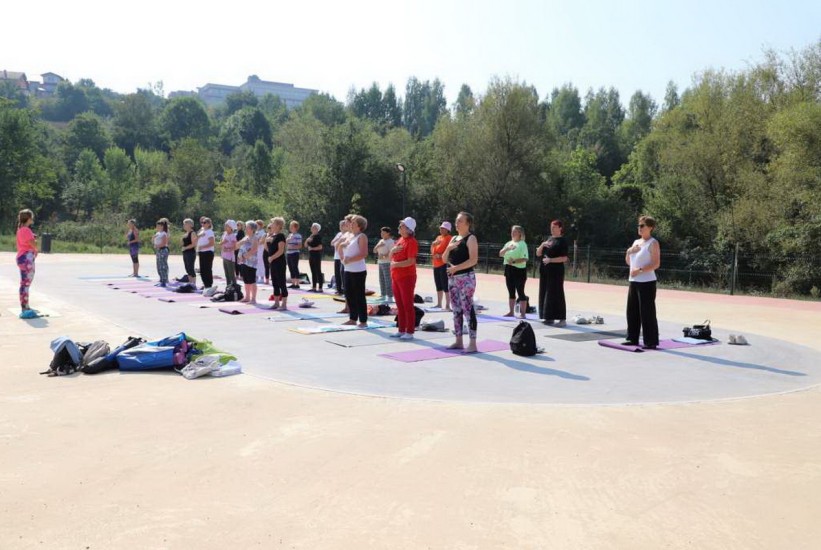 U Gradskom parku Betanija čas joge i meditacije za žene oboljele od karcinoma dojke