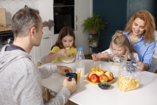 Osam "čudnih" pravila roditelja koja su zapravo dobra za djecu