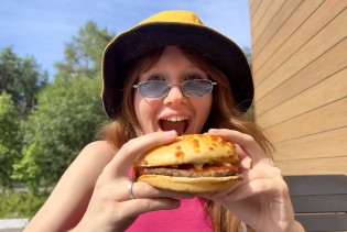 Koliko minuta života izgubite svaki put kada pojedete cheeseburger?