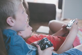 Videoigre najveći rizik za emocionalne probleme kod djece