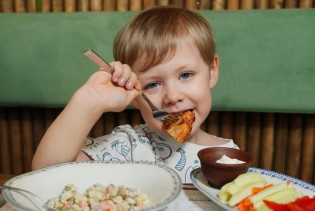 Tri namirnice koje ozbiljno ugrožavaju zdravlje vaše djece, a jedu ih svako jutro