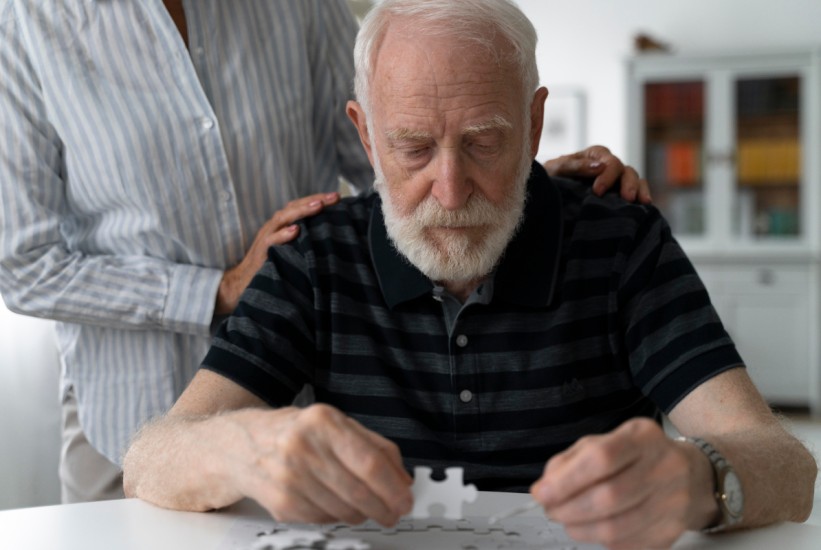 Revolucija u liječenju Alzheimera: Nova terapija svjetlom donosi nadu pacijentima