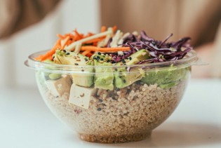 Brzi zdravi recept: Ljetna salata s kvinojom