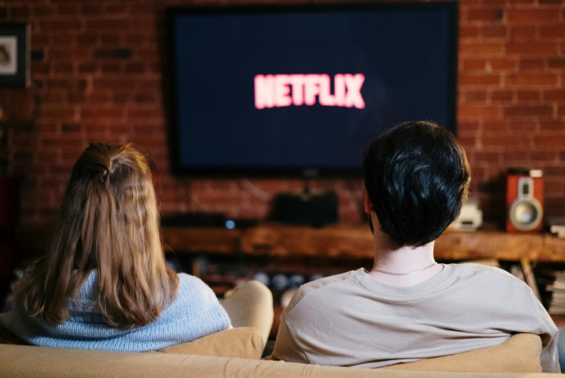 Stalno gledate iste serije ili filmove? Evo zašto je to dobro za vaše mentalno zdravlje
