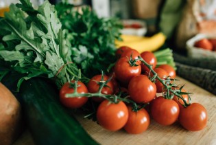 Paradajz: Nutritivna moć i zdravstvene prednosti u svakom zalogaju