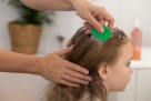 Kad dijete donese uši iz škole: Šta prvo uraditi i kako ih trajno ukloniti