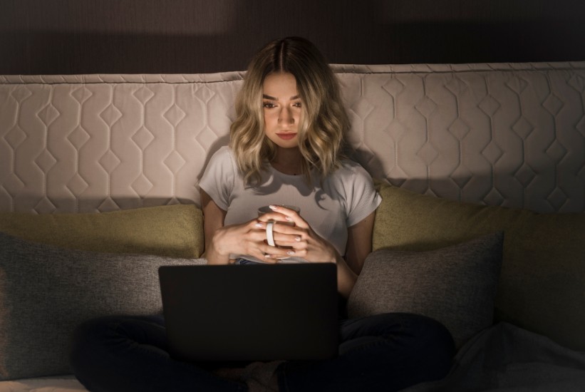 Zašto se muškarac javi pa nestane: Psihološko objašnjenje ghostinga!