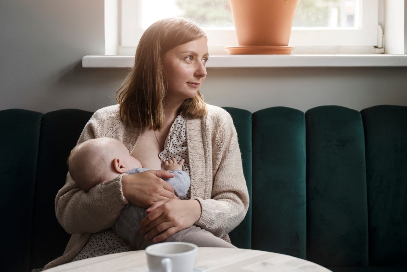 Čajevi i dojenje: Koji su sigurni, a koje izbjegavati?