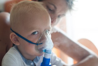 Evo kada smog najviše pogađa malu djecu