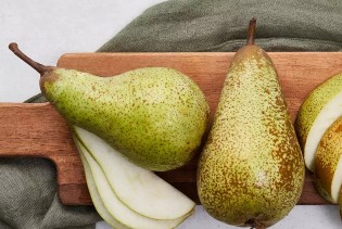 Zašto nutricionisti preporučuju ovo voće češće nego jabuke?