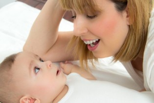 Evo kako pjevanje i ritam pomažu bebama da lakše progovore