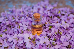Biljna ulja i sirće od ljubičice – prirodna pomoć za zglobove i kožu