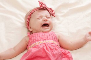 Vodič za roditelje: Od gladi do nicanja zubića – razlozi bebinog plača