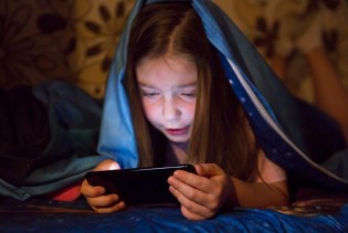 Ni lijena djeca ni popustljivi roditelji: Platforme su dizajnirane da drže pažnju po svaku cijenu