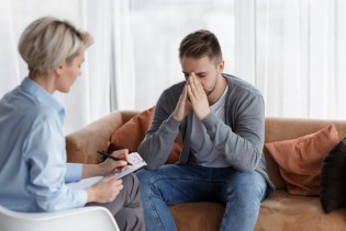 Visokofunkcionalna depresija: Kada spolja sve izgleda u redu, a iznutra nije