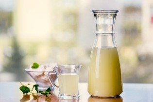 Domaća surutka: Zaboravljeni napitak koji vraća energiju i jača imunitet