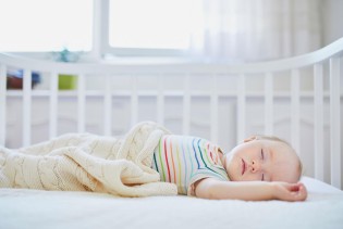 Siguran san bebe: Ovo su stvari koje ne smiju biti u krevetiću