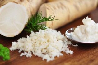 Mala korijenasta biljka, velika snaga: Zašto je hren više od začina