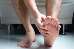 Ako imate dlačice na nožnim prstima, evo šta to može značiti
